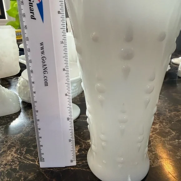 Anchor Hocking milk glass vase - Picture 4 of 4